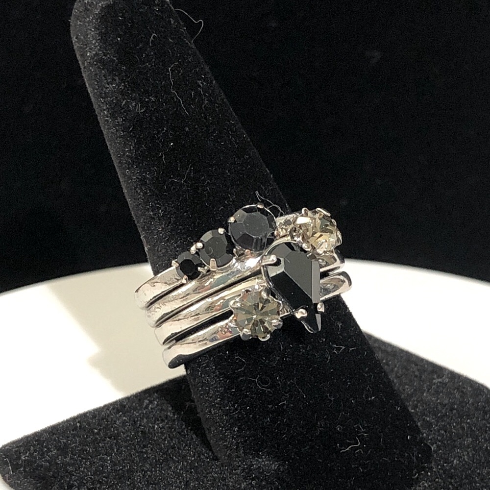 Set of 4 SilverToneand Black Women's Rings size 9 interchangeable on your finger